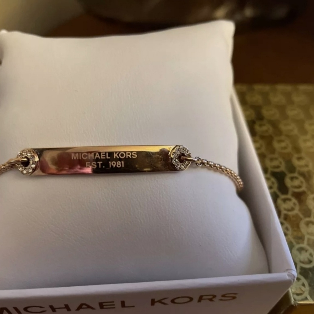 NWT MICHAEL KORS Logo Bracelet - Picture 3 of 10